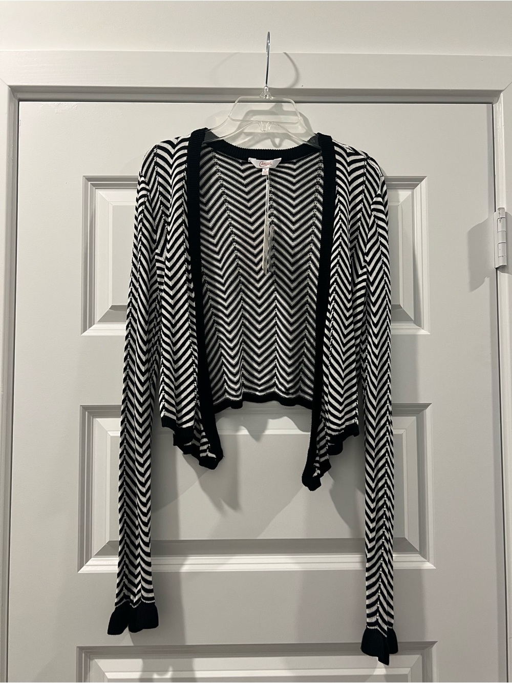 Candie’s Women’s Black & White Chevron 4 Way Cardigan Size Small NWT
